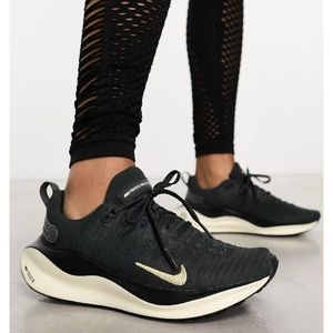 Like new Nike InfinityRN 4 black/gold/coconut size 8.5 running shoes